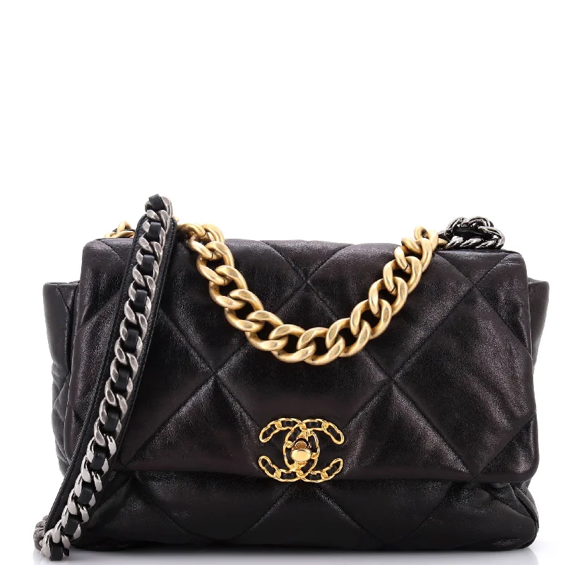 Leather Shoulder Bag with Magnetic Closure in Black for Quick Access19 Flap Bag Quilted Leather Large