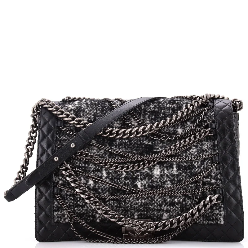 Metallic Shoulder Bag in Gold for Special OccasionsBoy Flap Bag Enchained Tweed XL