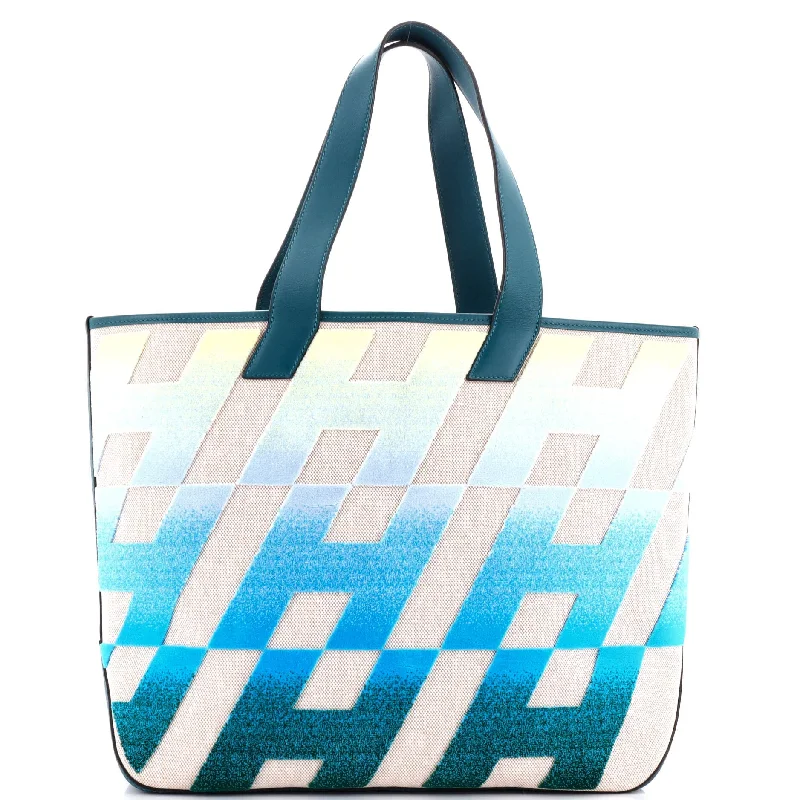 Women's Printed Tote Bag in Floral Patterns for a Spring - Themed Shopping TripCabas H en Biais Tote Tufted Motif Canvas with Leather 40