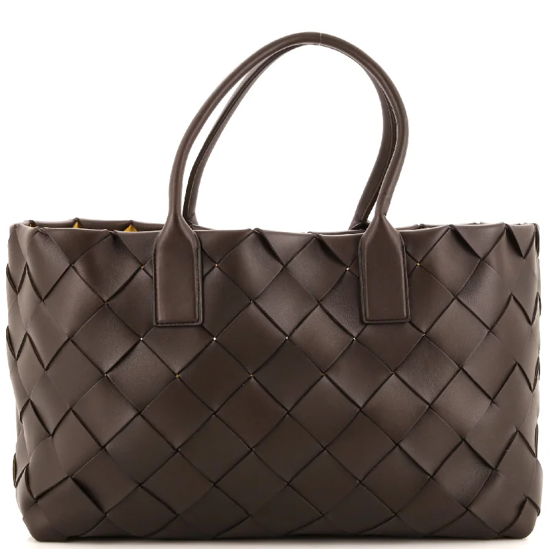 Quilted Tote Bag in Cream with Silver Hardware for a Classic and Sophisticated StyleCabat Tote Maxi Intrecciato Nappa Medium Quilted Tote Bag in Cream with Silver Hardware for a Classic and Sophisticated StyleCabat Tote Maxi Intrecciato Nappa Medium