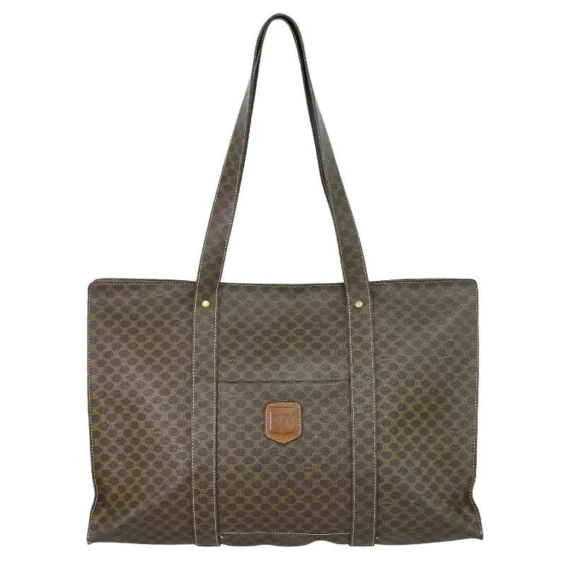 Leather Shoulder Bag with Magnetic Closure in Black for Quick AccessCéline  Canvas Shoulder Bag (Pre-Owned)