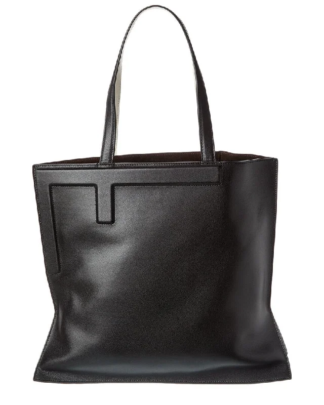 Women's Printed Tote Bag in Floral Patterns for a Spring - Themed Shopping TripLarge Capacity Genuine Leather Women's Tote Bag in Black for Work and CommutingFENDI Flip Large Leather Tote