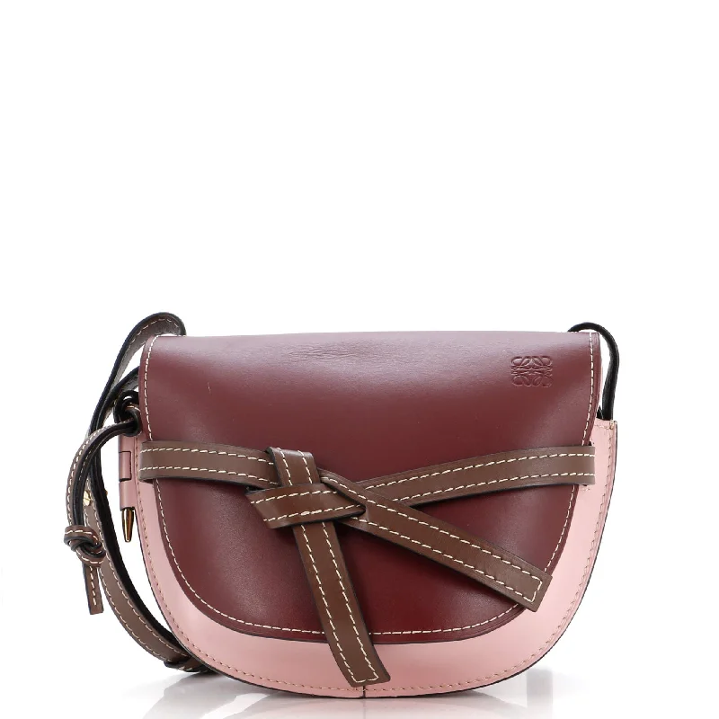 Quilted Shoulder Bag in Cream for a Classic and Elegant LookGate Shoulder Bag Leather Small