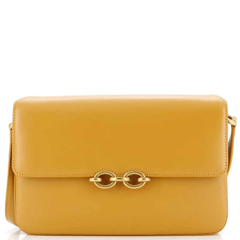Shoulder Bag with Chain Strap in Silver for a Trendy AppearanceLe Maillon Shoulder Bag Leather Medium Shoulder Bag with Chain Strap in Silver for a Trendy AppearanceLe Maillon Shoulder Bag Leather Medium