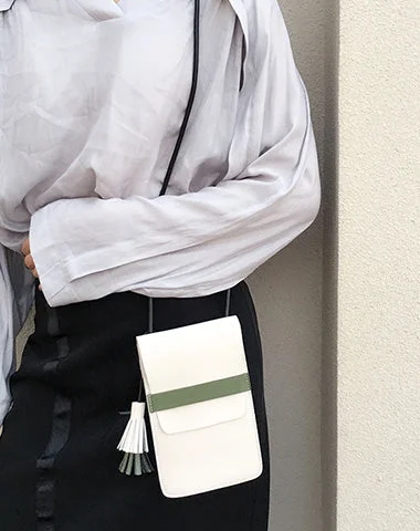 Quilted Shoulder Bag in Cream for a Classic and Elegant LookLEATHER WOMEN Small Phone SHOULDER BAG FOR WOMEN With Tassels