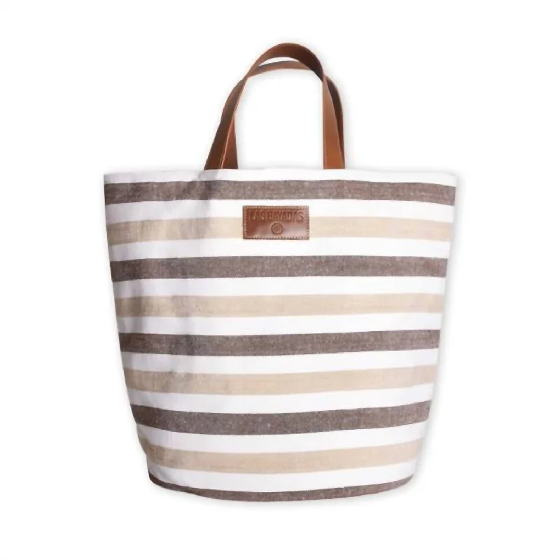 Linen Tote Bag in Natural Beige with Braided Details for a Rustic Summer EnsembleMetallic Tote Bag in Rose Gold with Chain Handles for a Glamorous Night OutLuxury Tote In El Alberto Linen Tote Bag in Natural Beige with Braided Details for a Rustic Summer EnsembleMetallic Tote Bag in Rose Gold with Chain Handles for a Glamorous Night OutLuxury Tote In El Alberto