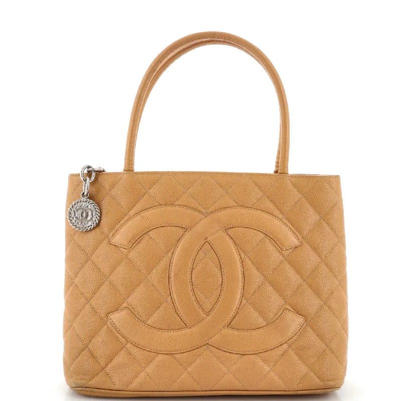 Oversized Jute Tote Bag in Natural Color with Rope Handles for a Beach VacationMedallion Tote Quilted Caviar