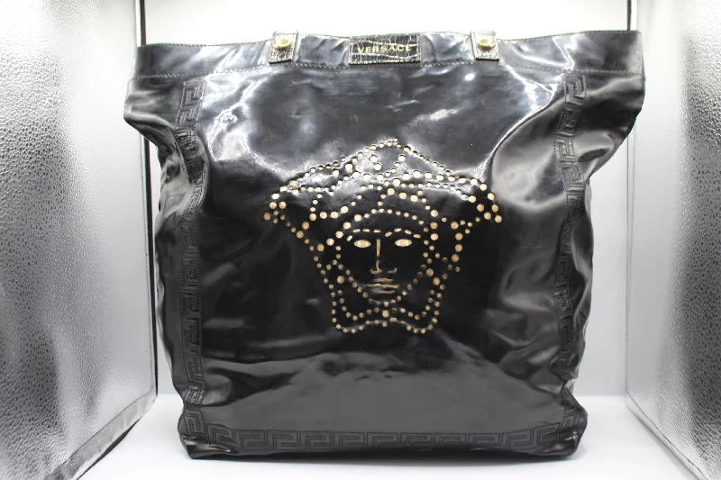 PATENT LEATHER SHOULDER BAG