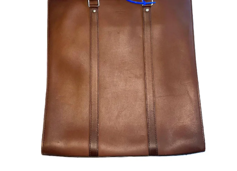 Tote Bag with Adjustable Shoulder Strap in Olive Green for Comfortable CarryingMonogrammed Tote Bag in Brown Leather with Personalized Initials for a Custom and Elegant TouchPre-Loved Plat Sac Nv Handbag (With Luggage Tag) In Brown