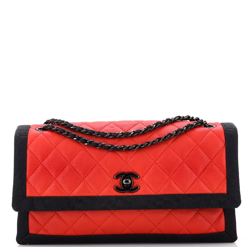 Leather Shoulder Bag with Magnetic Closure in Black for Quick AccessTwo Tone Flap Bag Quilted Lambskin with Grosgrain Medium Leather Shoulder Bag with Magnetic Closure in Black for Quick AccessTwo Tone Flap Bag Quilted Lambskin with Grosgrain Medium