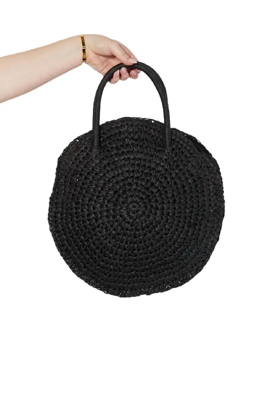 Metallic Shoulder Bag in Gold for Special OccasionsWomen's Beach Date Straw Rattan Handbag In Black