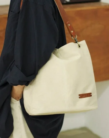 Quilted Tote Bag in Cream with Silver Hardware for a Classic and Sophisticated StyleWomens Canvas Tote Bag White Canvas Shoulder Bag Canvas Crossbody Tote Bags for Men