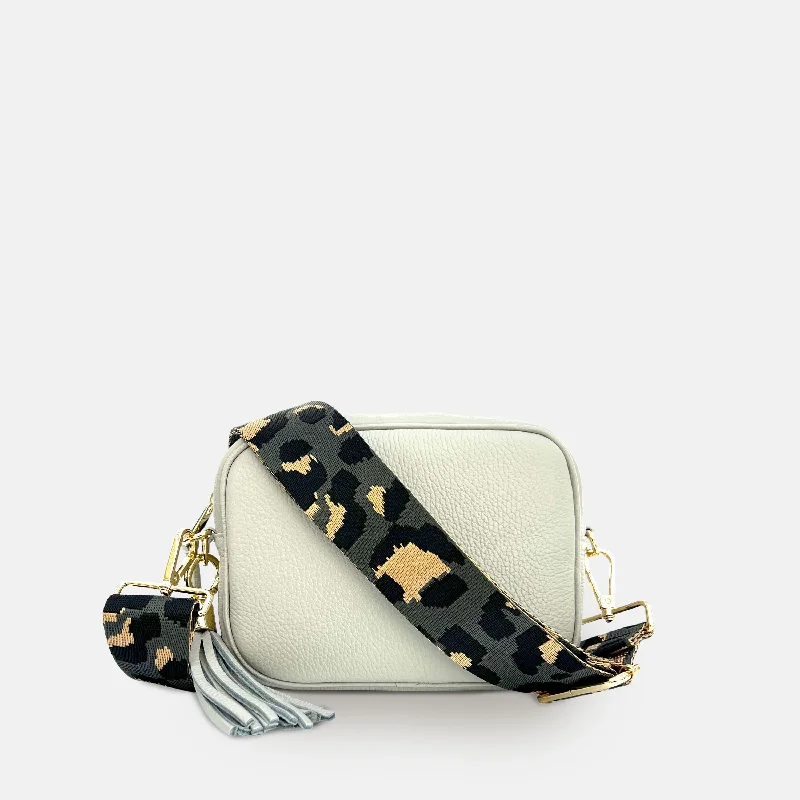 Geometric - Printed PVC Crossbody Bag in Multicolor for Trendy Street StyleLight Grey Leather Crossbody Bag With Grey Leopard Strap Geometric - Printed PVC Crossbody Bag in Multicolor for Trendy Street StyleLight Grey Leather Crossbody Bag With Grey Leopard Strap