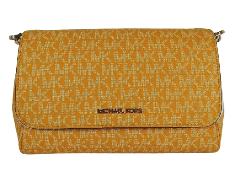 Quilted Leather Crossbody Bag in Cream for a Classic and Elegant AppearanceMICHAEL KORS Medium Logo Leather Convertible Crossbody Bag Quilted Leather Crossbody Bag in Cream for a Classic and Elegant AppearanceMICHAEL KORS Medium Logo Leather Convertible Crossbody Bag