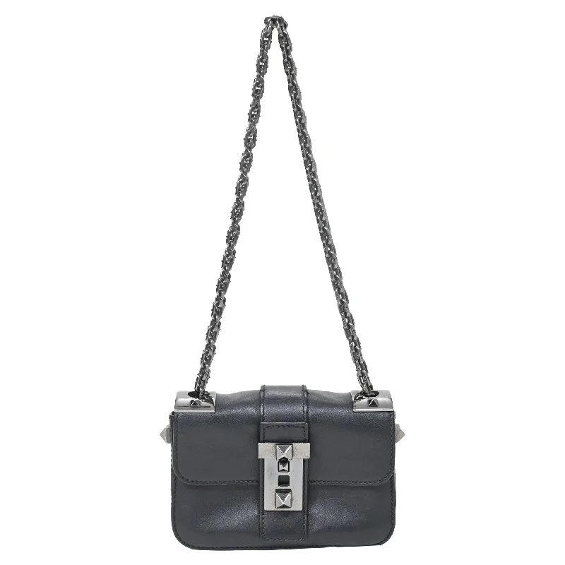 Medium - sized Canvas Crossbody Bag in Beige with Floral Print for Spring OutingsValentino Vitello B-Rockstud Flap Crossbody Bag in Black Leather Medium - sized Canvas Crossbody Bag in Beige with Floral Print for Spring OutingsValentino Vitello B-Rockstud Flap Crossbody Bag in Black Leather